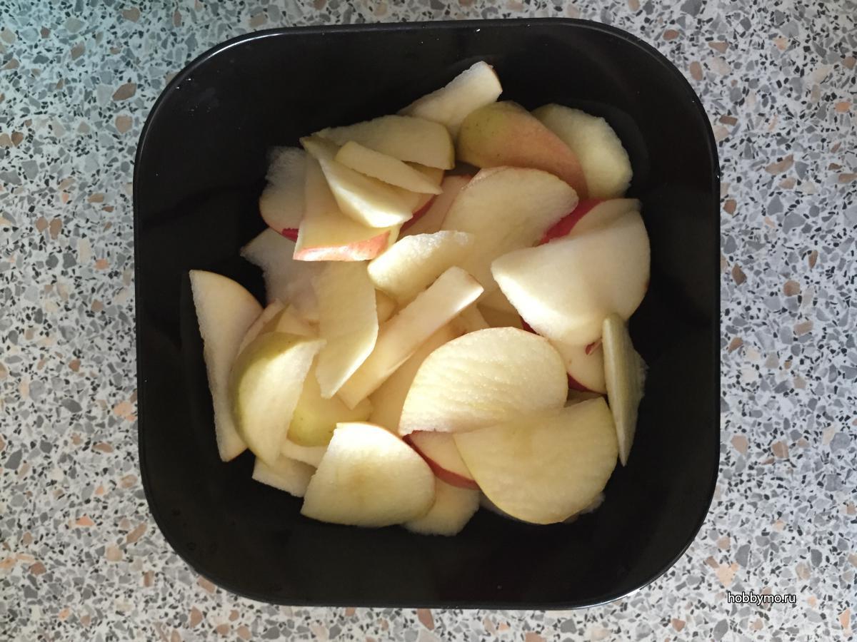 Шарлотка с яблоками в мультиварке Море хобби мастер