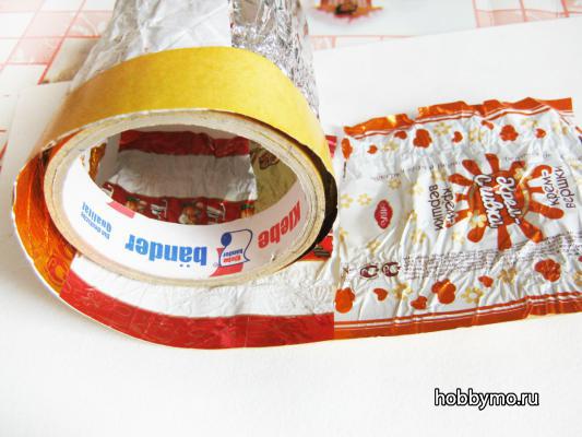 Бусины из фантиков. Браслеты. Поделки из фантиков от конфет Бусины из фантиков. Браслеты. Поделки из фантиков от конфет,,фантики,браслеты,поделки из фантиков,из фантиков,бусины своими руками,вторая жизнь вещей,переделки,эко творчество,детские поделки