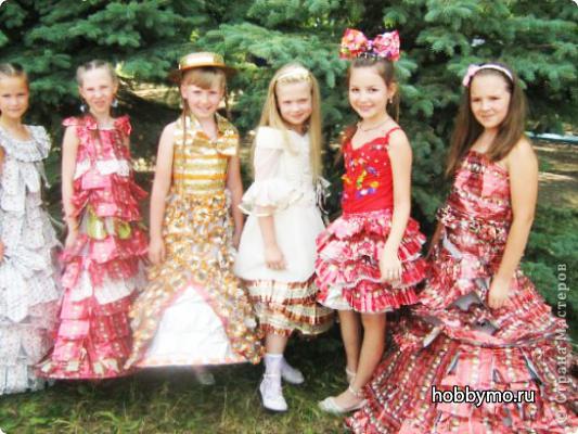 Платье из фантиков от конфет для девочки