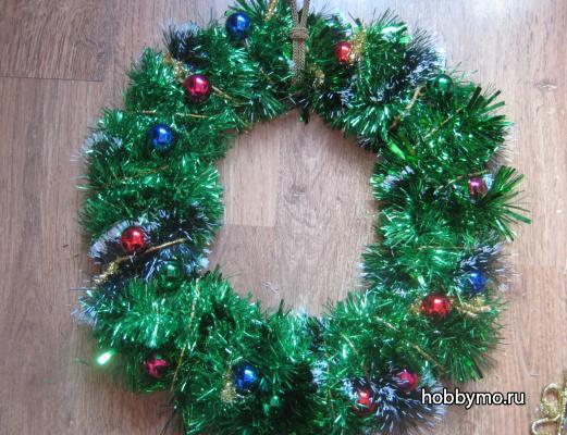 Новогодний венок из мишуры Новогодний венок из мишуры,,новый год,из мишуры,новогодние венки,рождественские венки,венки,новогодние украшения