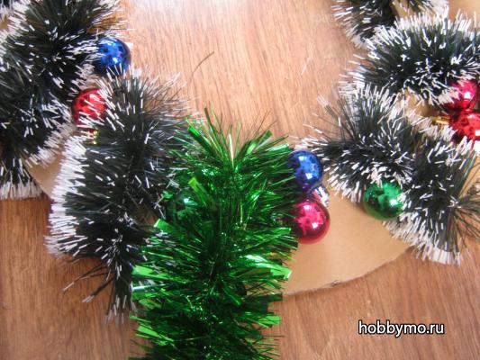Новогодний венок из мишуры Новогодний венок из мишуры,,новый год,из мишуры,новогодние венки,рождественские венки,венки,новогодние украшения