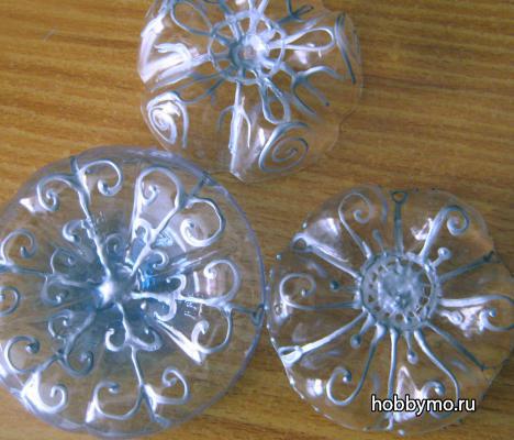 Снежинки из пластиковых бутылок Снежинки из пластиковых бутылок,,новый год,из пластиковых бутылок,снежинки из пластиковых бутылок,снежинки