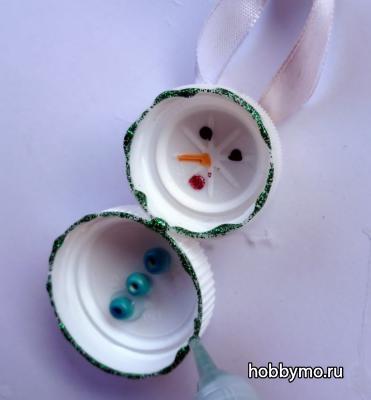 Елочные игрушки из пробок. Снеговик Елочные игрушки из пробок. Снеговик,,елочные игрушки,снеговик из пробок,пробки от бутылок,пластиковые бутылки,снеговик