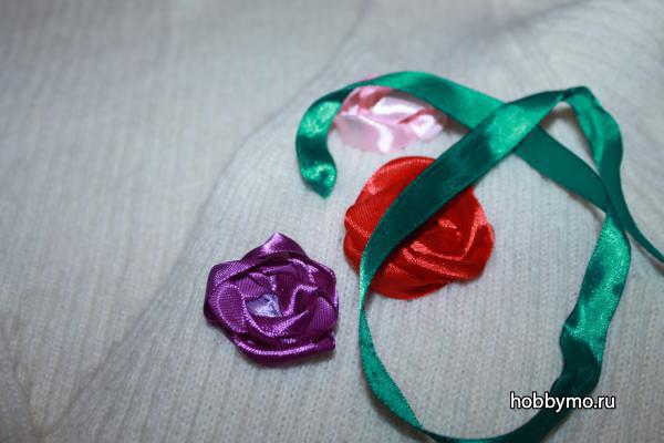 Украшения одежды цветами из лент Украшения одежды цветами из лент,,вышивка лентами,розы,цветы из атласных лент,розы из лент