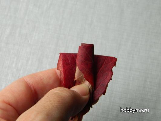 Розы из осенних листьев Розы из осенних листьев,,роза,осень,розы,роза из листьев,розы из листьев,цветы из листьев,осенние поделки