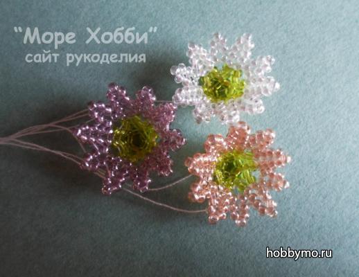 Маленький цветок из бисера Маленький цветок из бисера