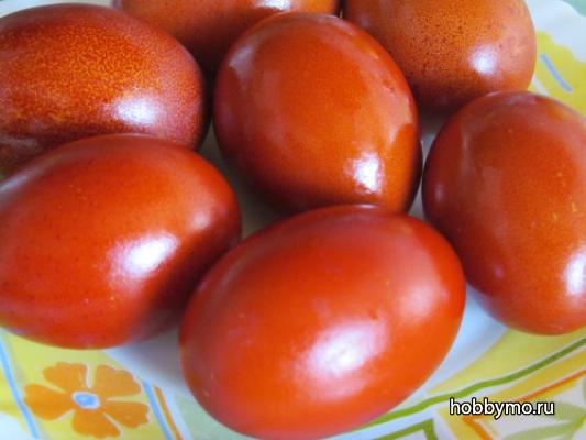 Как покрасить яйца луковой шелухой и Почему на пасху красят яйца Как покрасить яйца луковой шелухой и Почему на пасху красят яйца
