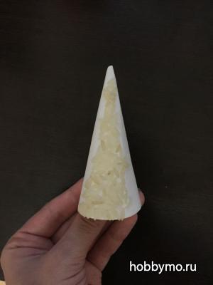 Золотая елка из риса своими руками Золотая елка из риса своими руками,,елка,подарок,рис,новый год,рождество,бусины,акриловая краска