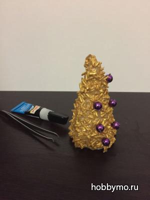 Золотая елка из риса своими руками Золотая елка из риса своими руками,,елка,подарок,рис,новый год,рождество,бусины,акриловая краска