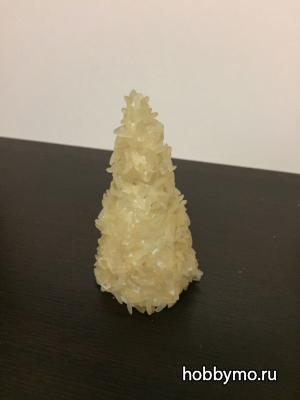Золотая елка из риса своими руками Золотая елка из риса своими руками,,елка,подарок,рис,новый год,рождество,бусины,акриловая краска