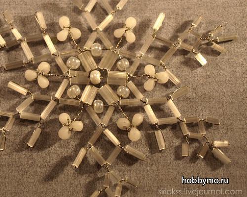 Снежинки из стекляруса на проволоке Снежинки из стекляруса на проволоке,,снежинки,снежинки из стекляруса,снежинки из бисера,новый год,бисероплетение