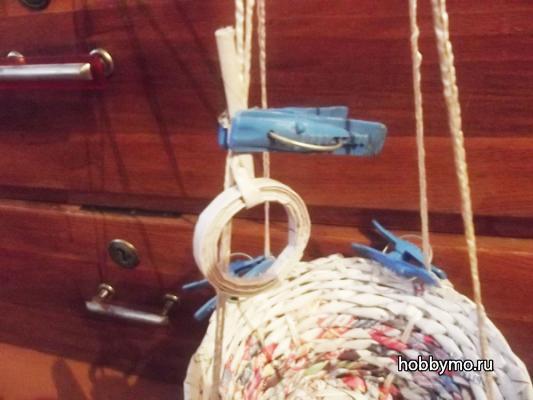 Как сделать подвесное кашпо для цветов своими руками Как сделать подвесное кашпо для цветов своими руками,,плетение из газет,плетение,кашпо из газетных трубочек,настенное кашпо,подвесное кашпо,кашпо,кашпо своими руками,газетные трубочки