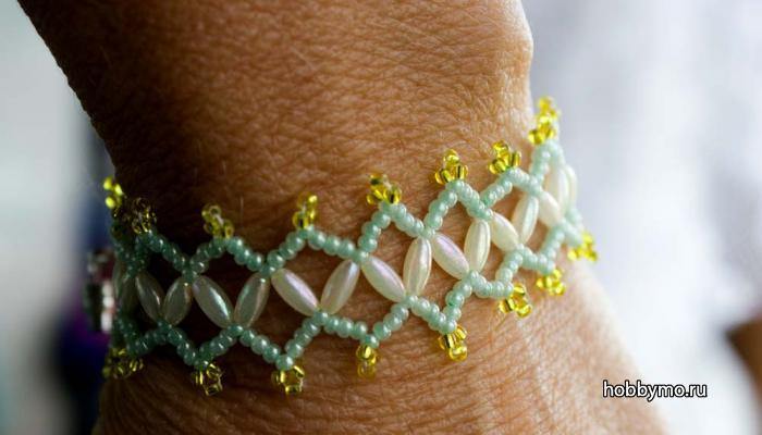 Симпатичный браслет из бисера для начинающих Симпатичный браслет из бисера для начинающих
