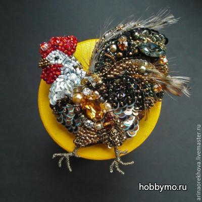 Курицы и петухи из бисера Курицы и петухи из бисера,,животные из бисера,петух из бисера,курица из бисера,фигурки из бисера