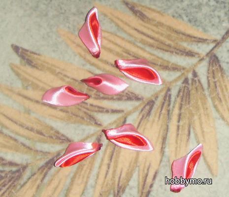 Заколка из лент канзаши Заколка из лент канзаши,,для волос,аксессуары для волос,заколка канзаши,заколки из лент,канзаши,цветы из лент