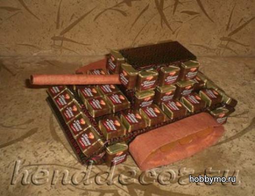 Танк из конфет. Сладкий подарок своими руками Танк из конфет. Сладкий подарок своими руками,,танки,танк из конфет,танки своими руками,из конфет,свит-дизайн,9 мая,день победы,23 февраля,день защитника отечества