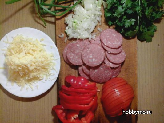 Пицца с колбасой и помидорами Пицца с колбасой и помидорами,,несладкая выпечка,пицца с колбасой,домашняя пицца,дрожжи,выпечка,пицца