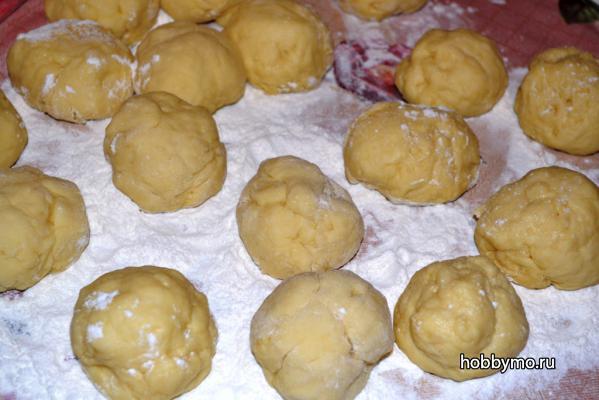 Булочки дрожжевые с творогом Булочки дрожжевые с творогом,,булочки розочки,выпечка с творогом,творог,булочки дрожжевые,к чаю,булочки к чаю,выпечка,булочки с творогом,дрожжевое тесто