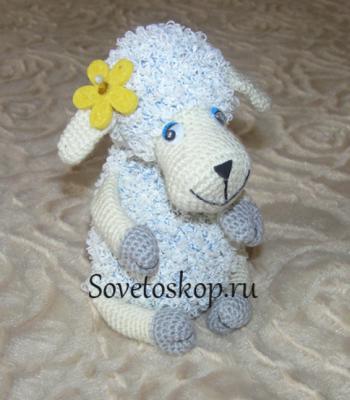 Кучерявая овечка связанная крючком Кучерявая овечка связанная крючком,,животные с фермы,вязание,вязание крючком,вязаная овечка,овечка крючком,связать овечку,новый год 2015